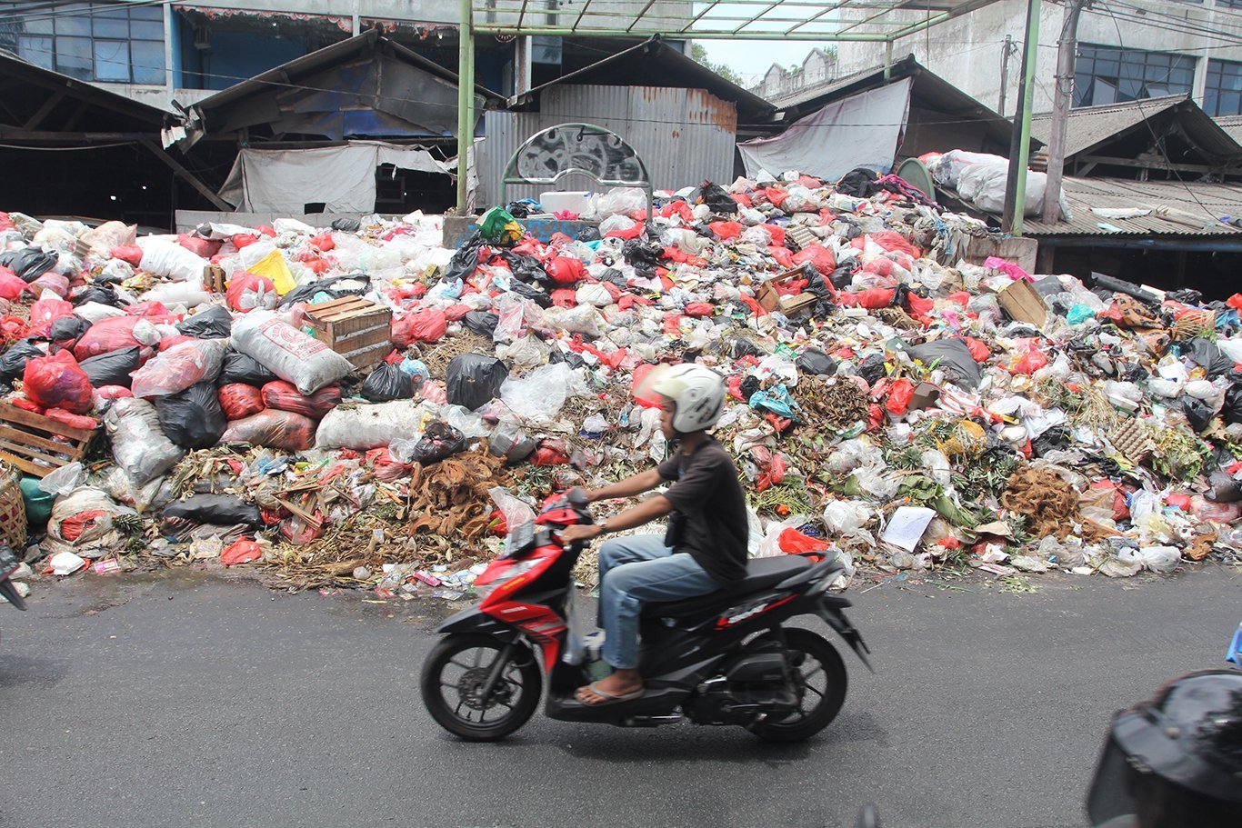 Satpel LH Cakung Intensifkan Edukasi dan Pengawasan untuk Cegah Penumpukan Sampah di Penggilingan